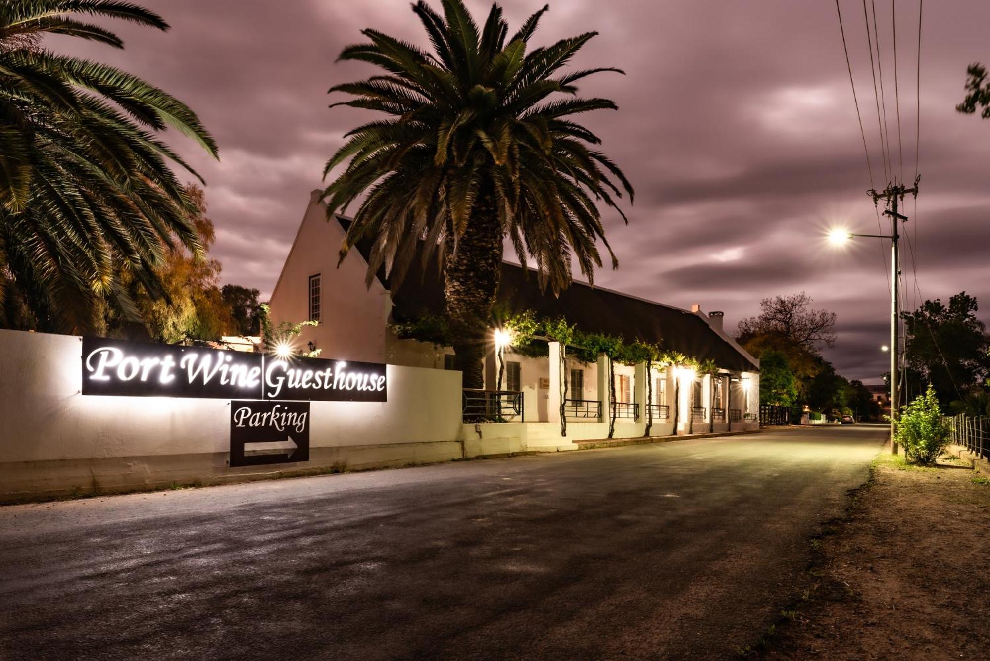 Port Wine Guesthouse Calitzdorp Bagian luar foto